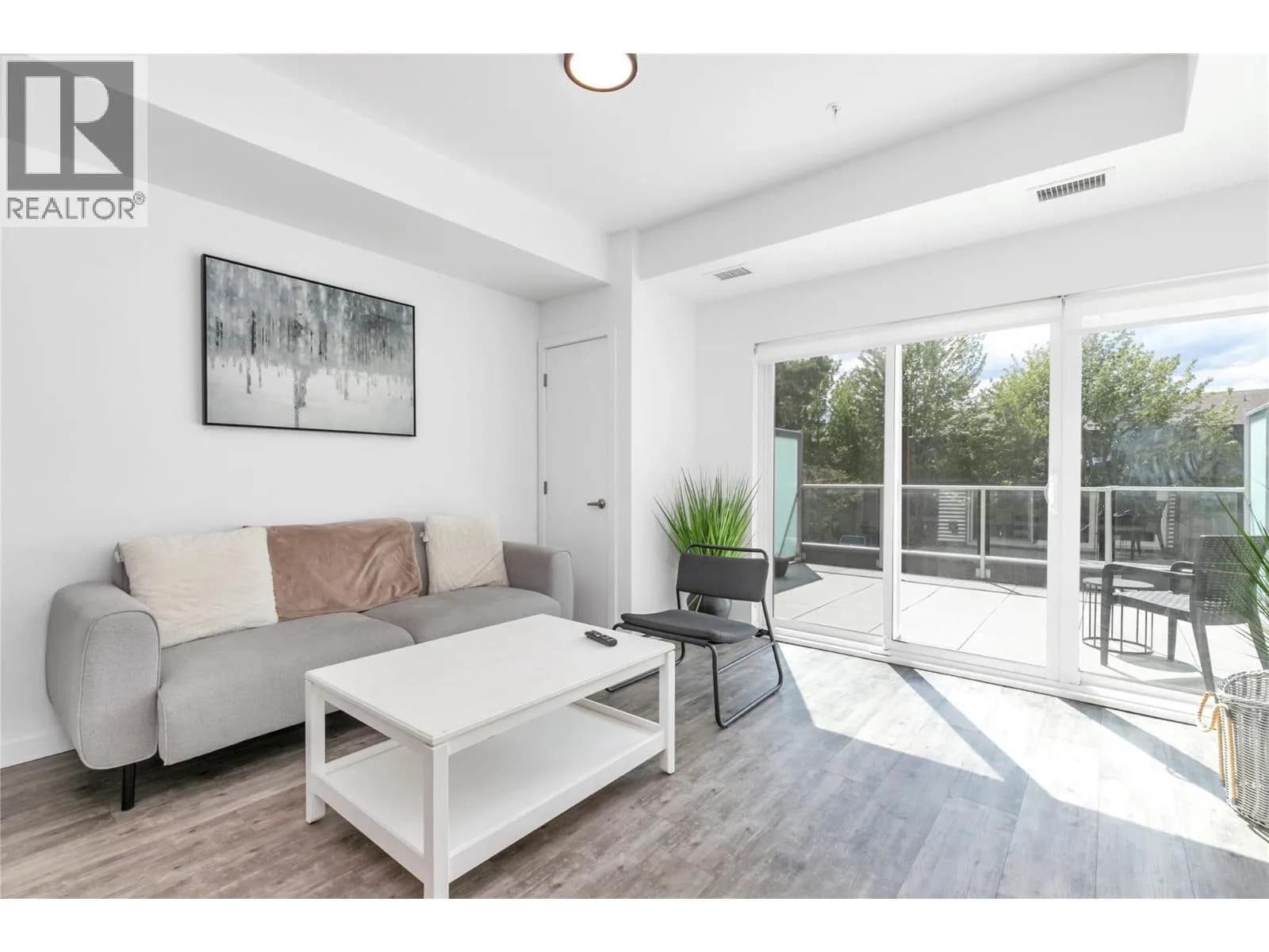 #204 1083 KLO Road, Kelowna, BC photo 3