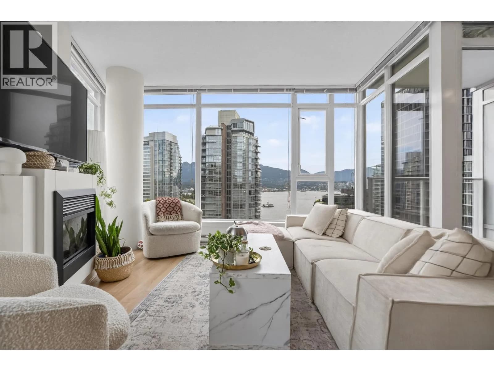 The Sapphire, Vancouver