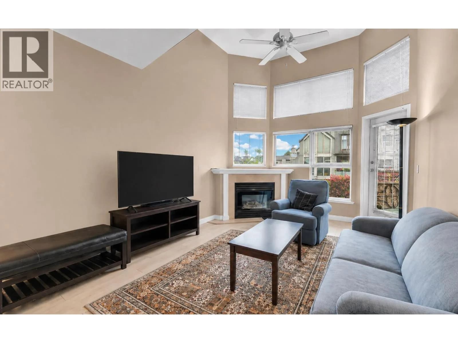 #303 70 RICHMOND STREET, New Westminster, BC photo 2