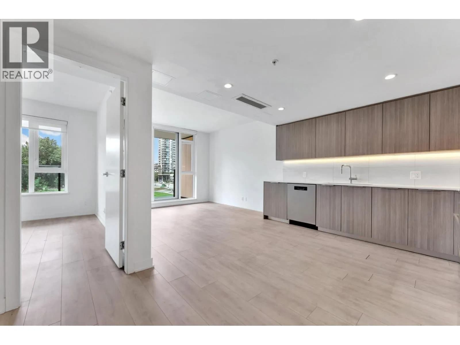 #408 1471 HUNTER STREET, North Vancouver, BC photo 5