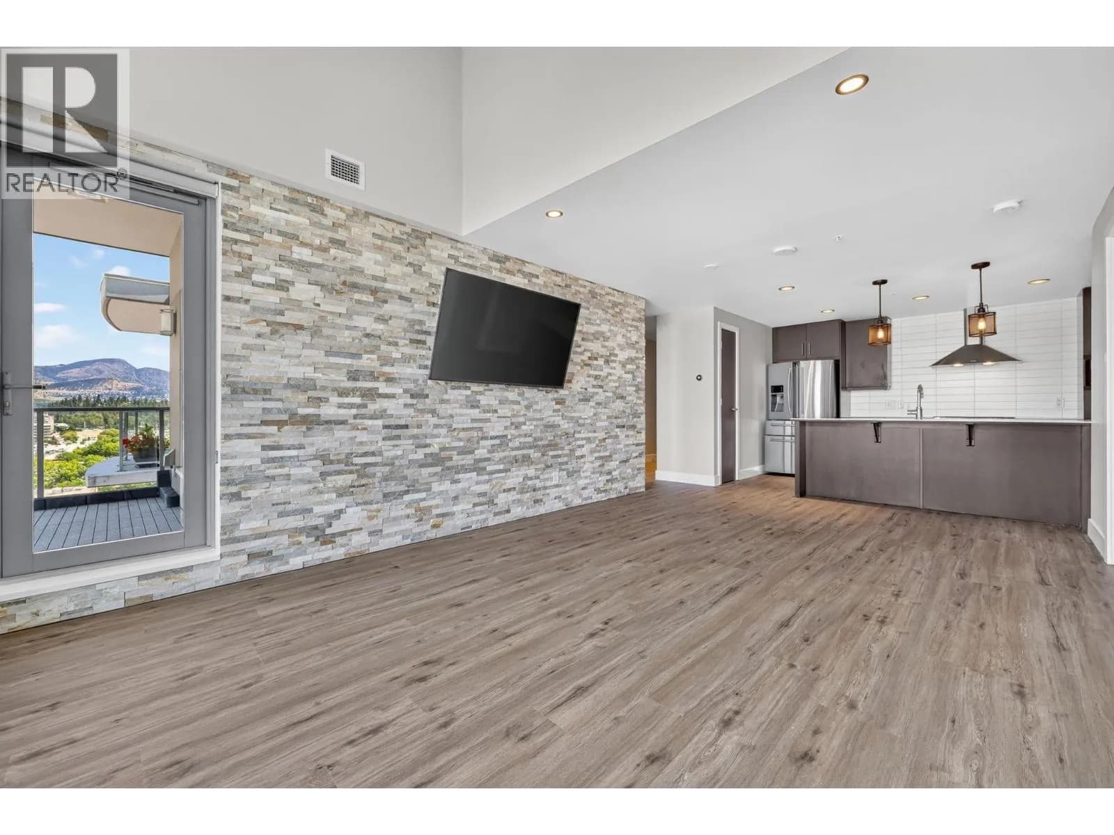 #1407 2040 Springfield Road, Kelowna, BC photo 5