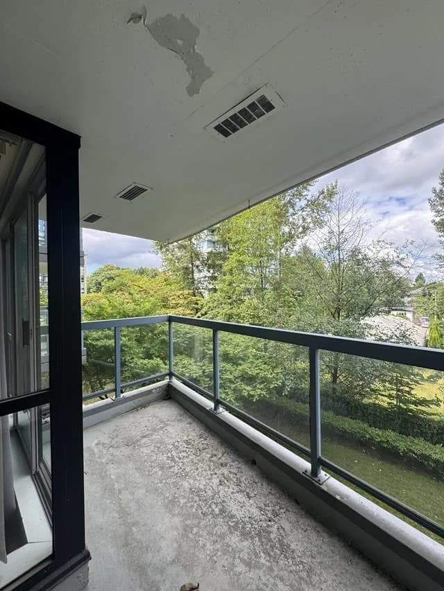 #404 10899 UNIVERSITY DRIVE, Surrey, BC photo 5