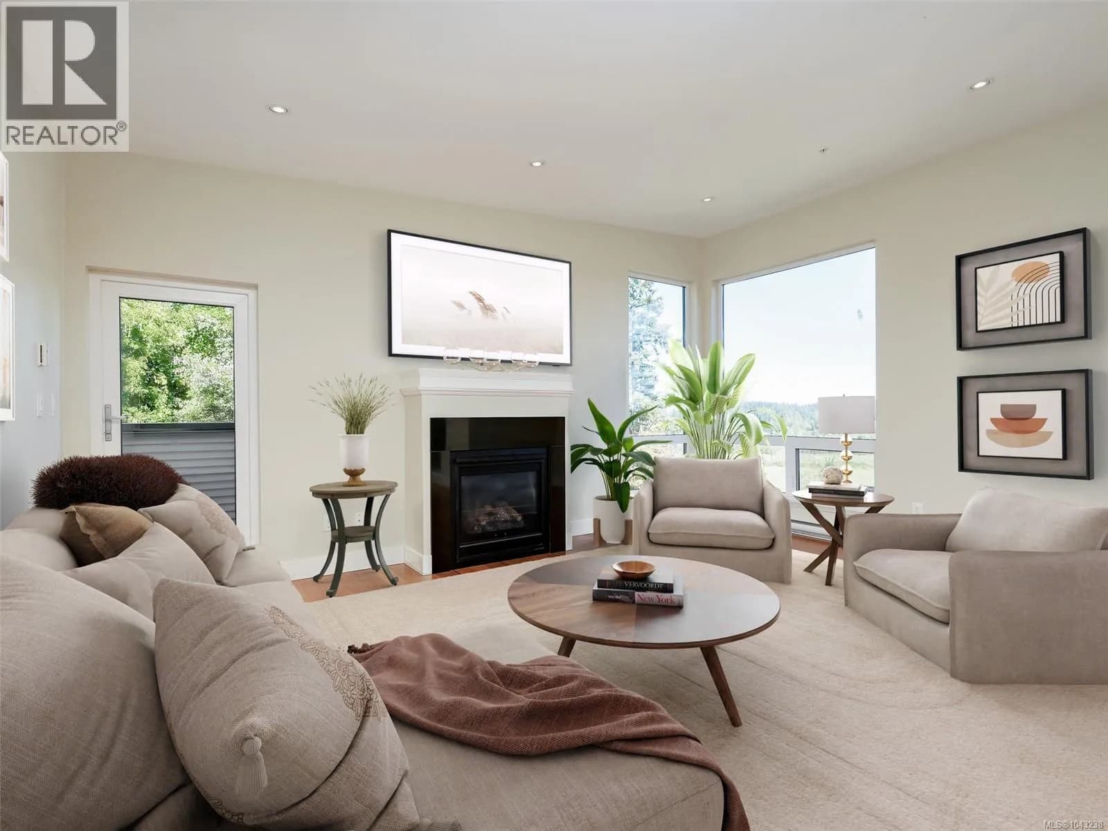 #302 6981 East Saanich Rd, Central Saanich, BC photo 2