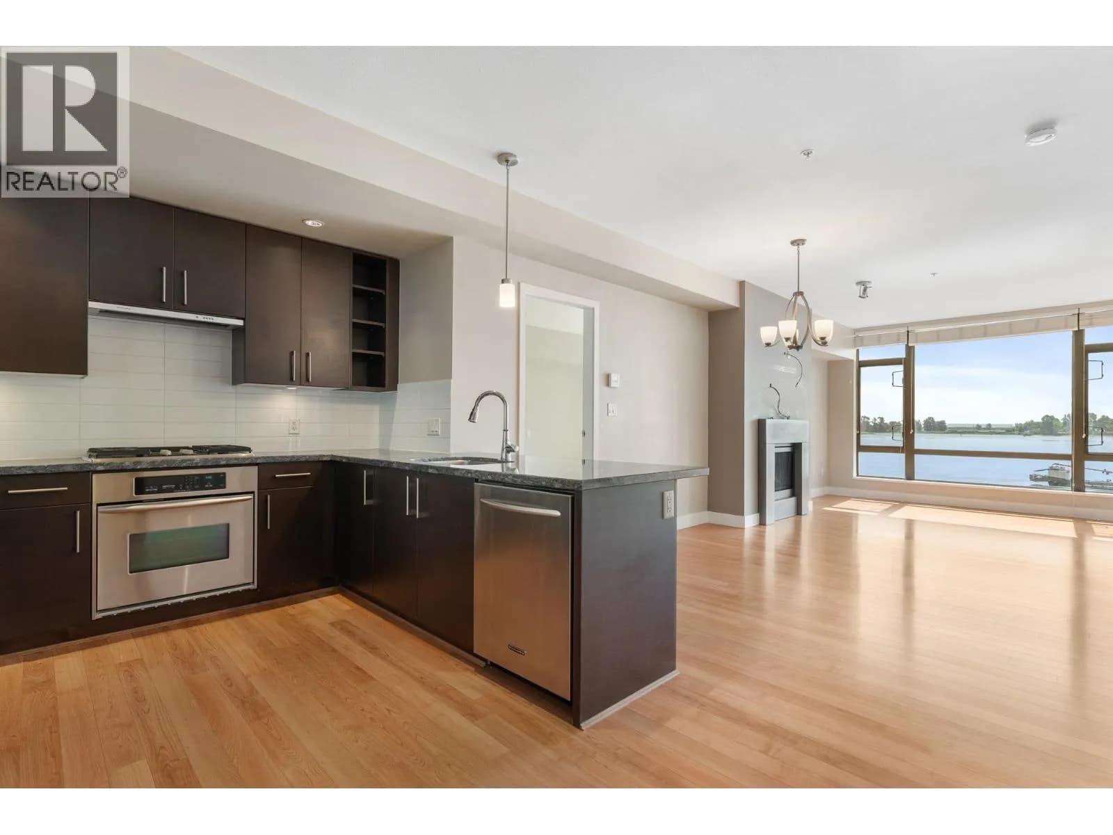 #302 14200 RIVERPORT WAY, Richmond, BC photo 3