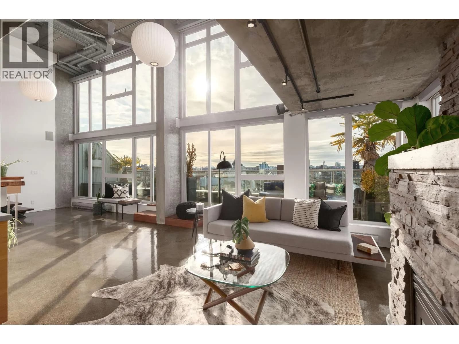 #1002 289 ALEXANDER STREET, Vancouver, BC photo 2