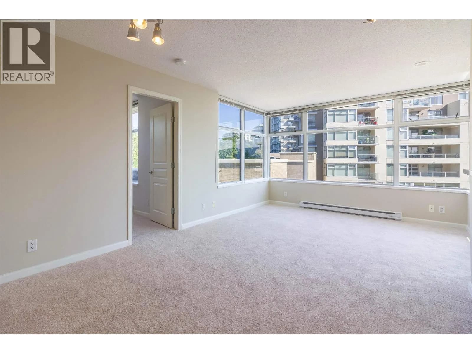 #303 9298 UNIVERSITY CRESCENT, Burnaby, BC photo 3