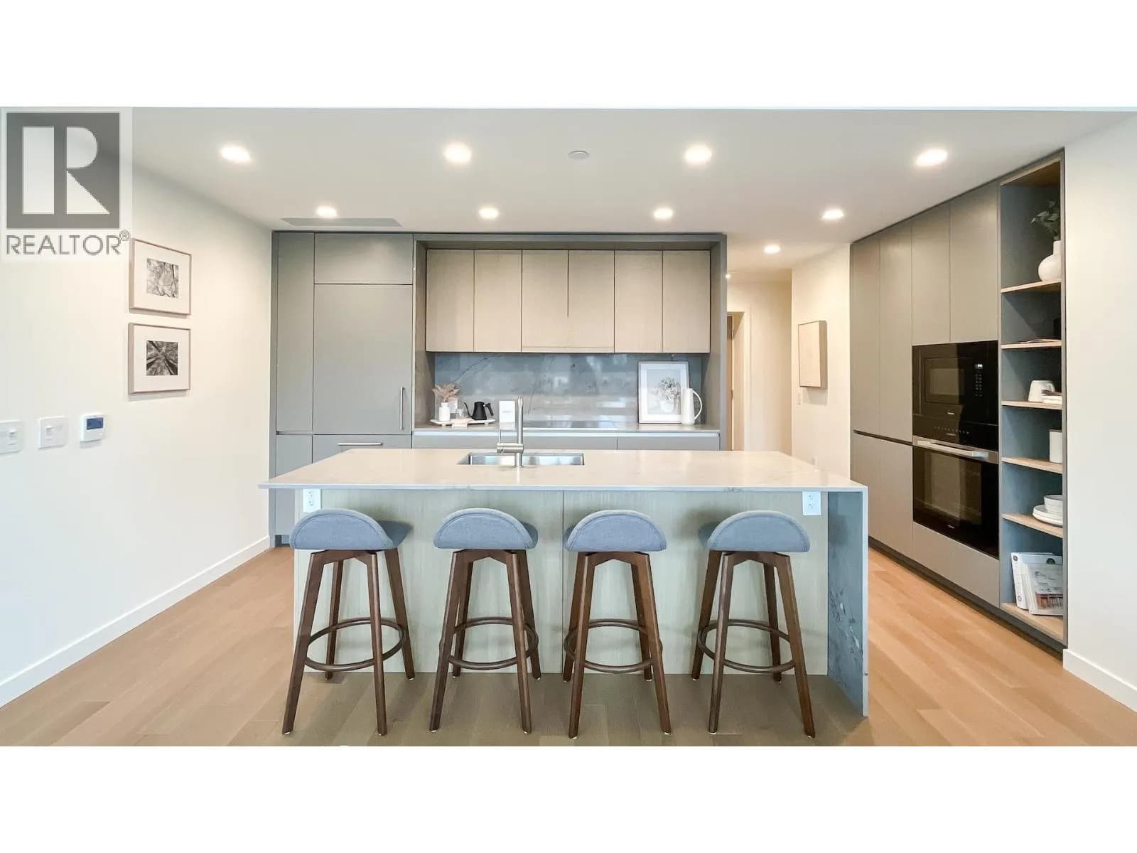 #102 3963 UPLANDS WAY, West Vancouver, BC photo 2