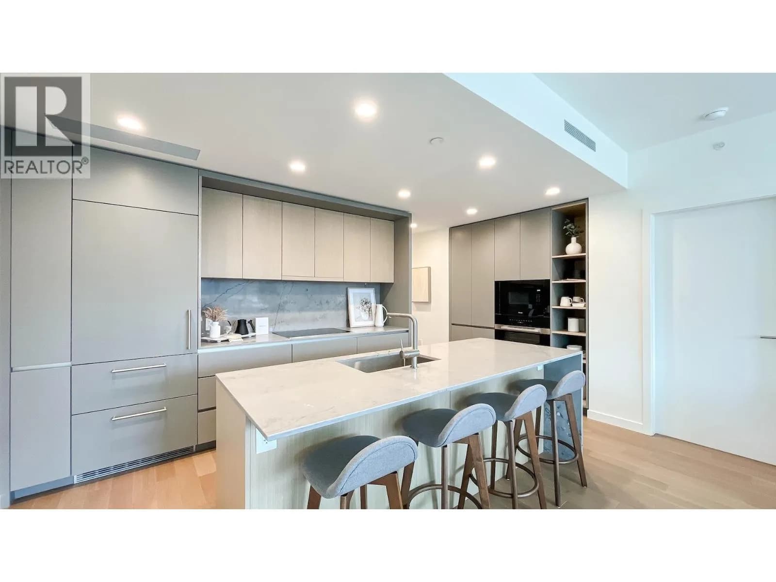 #102 3963 UPLANDS WAY, West Vancouver, BC photo 3