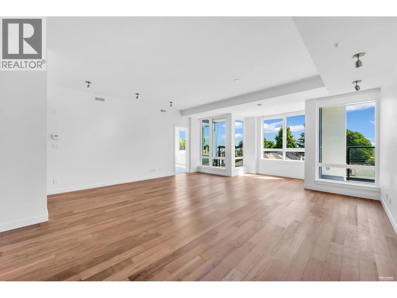 #406 4408 CAMBIE STREET, Vancouver, BC photo 3