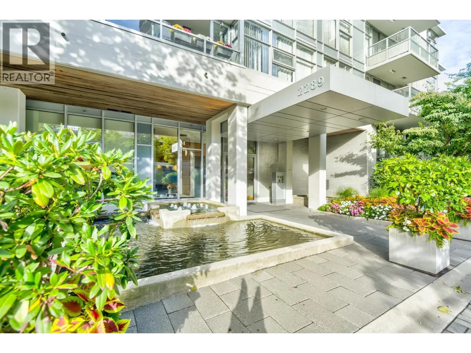 #3005 2289 YUKON CRESCENT, Burnaby, BC photo 4
