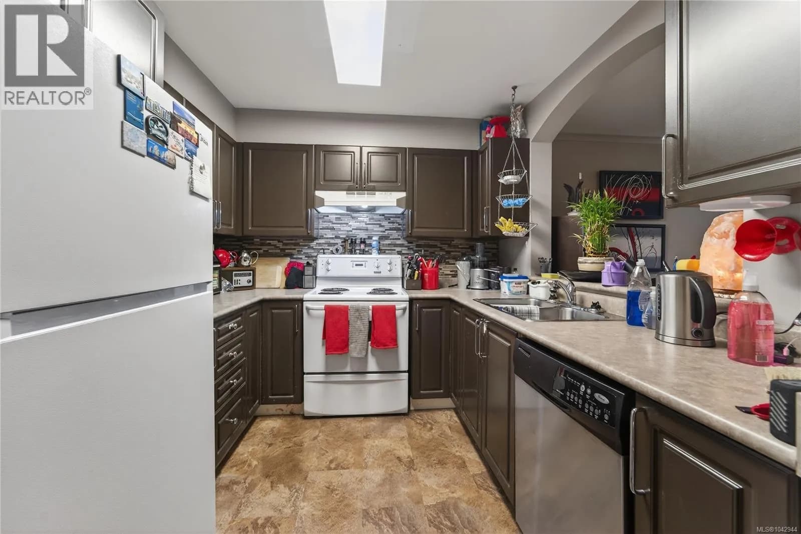 #204 799 Blackberry Rd, Saanich, BC photo 2