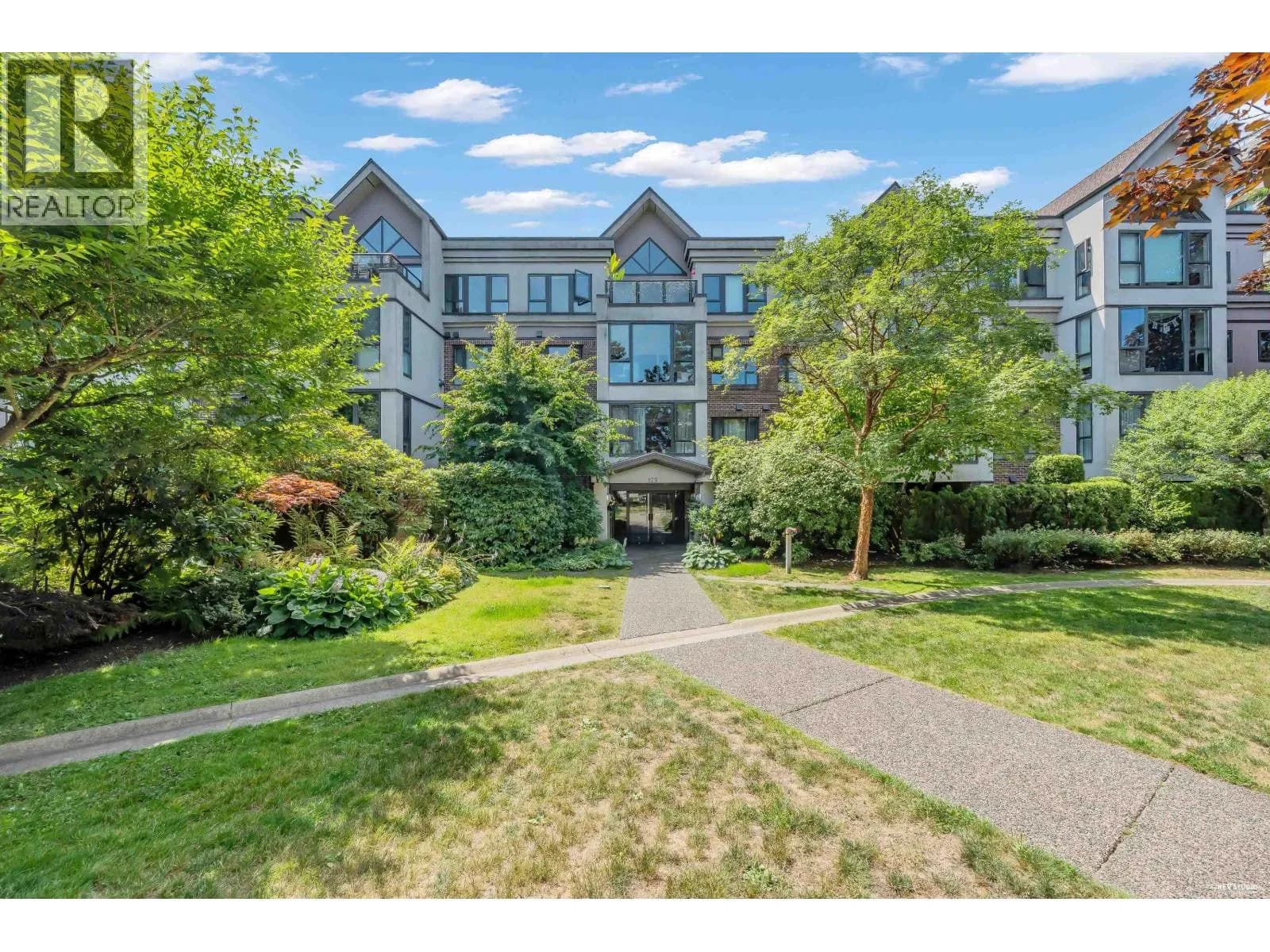 #210 175 E 10TH STREET, North Vancouver, BC photo 1