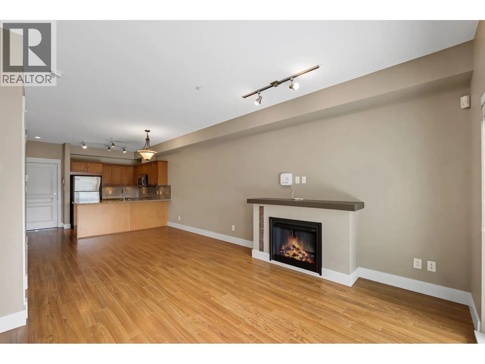 #318 1336 MAIN STREET, Squamish, BC photo 2