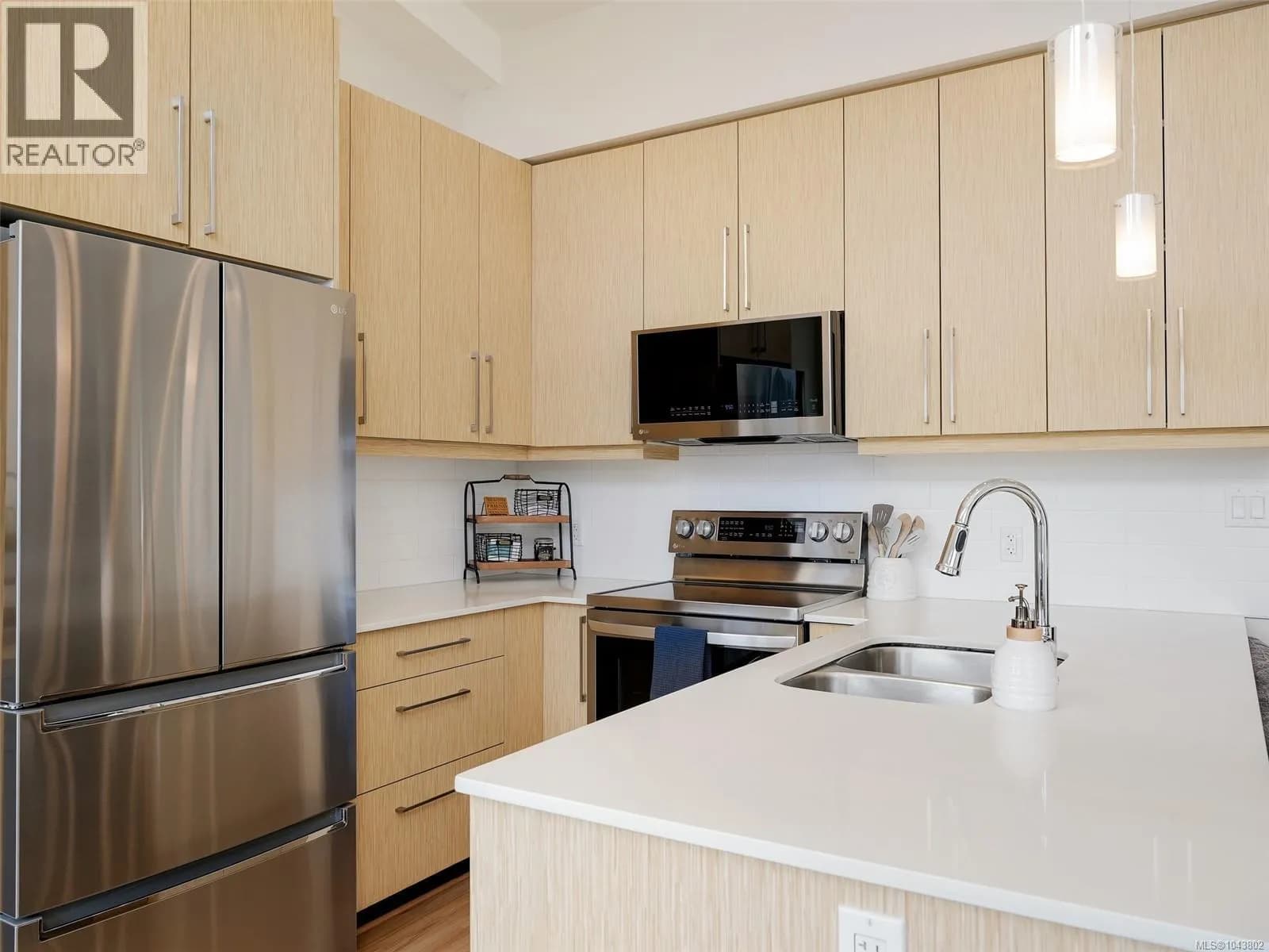 #401 7161 West Saanich Rd, Central Saanich, BC photo 5
