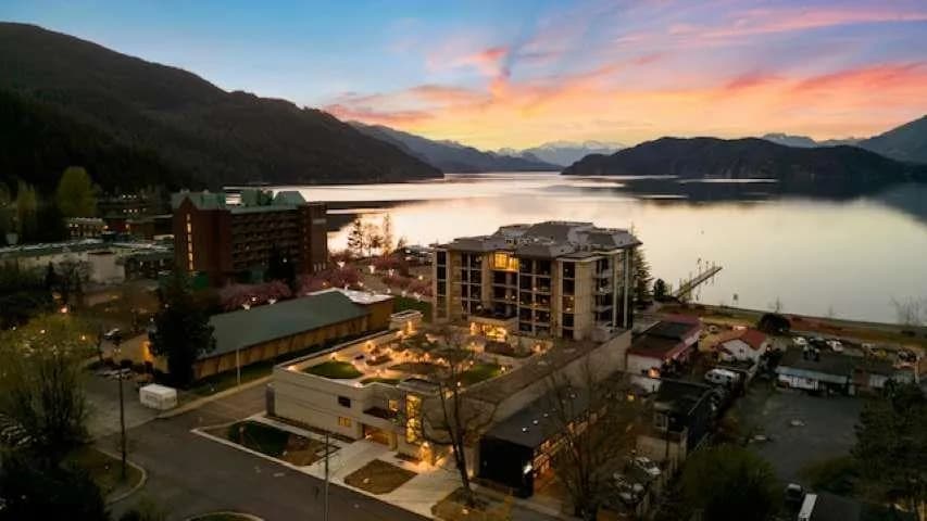 120 ESPLANADE AVENUE, Harrison Hot Springs