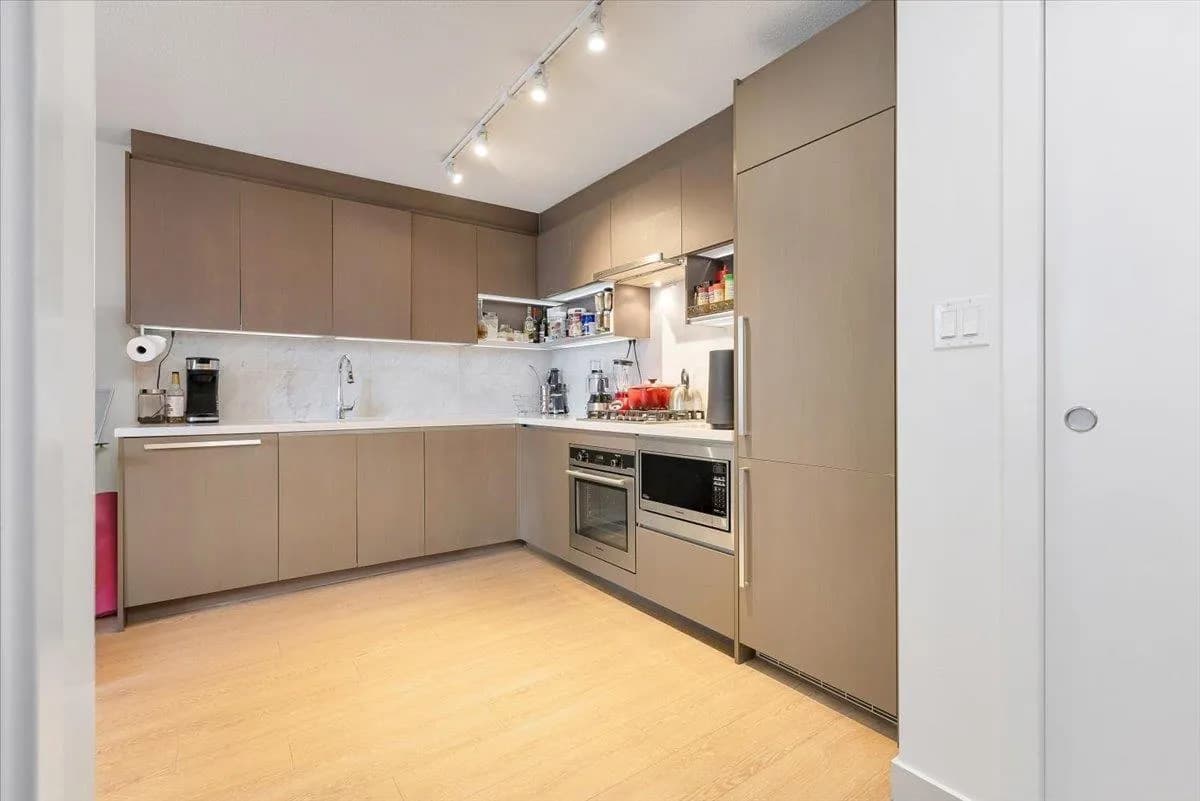 Park Avenue West, 13696 100 Avenue, Surrey