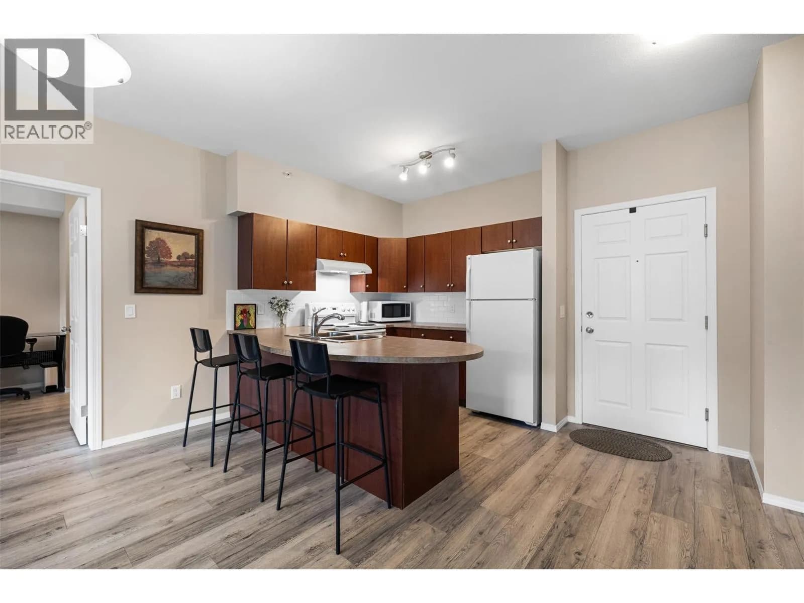 #1619 1875 Country Club Drive, Kelowna, BC photo 4