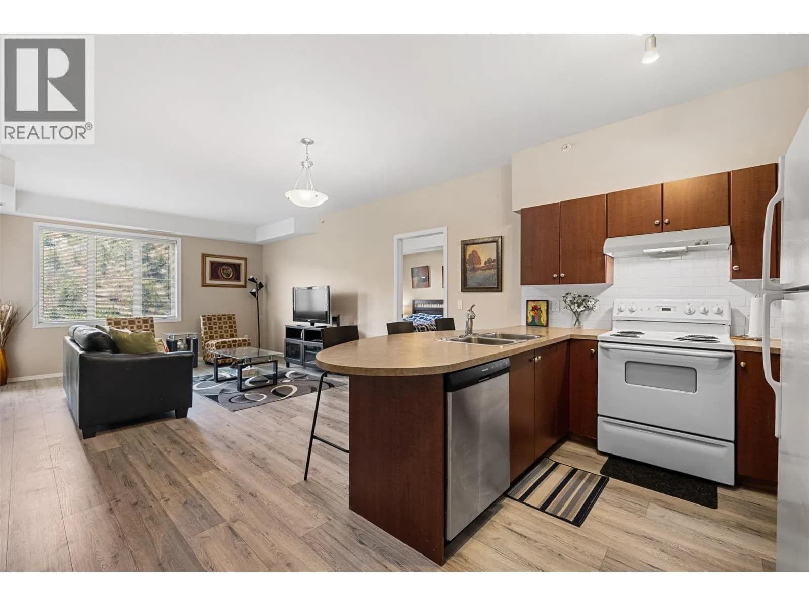 #1619 1875 Country Club Drive, Kelowna, BC photo 5