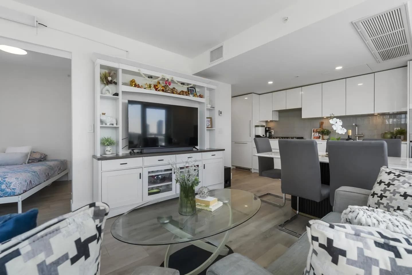 #308 10428 WHALLEY BOULEVARD, Surrey, BC photo 4
