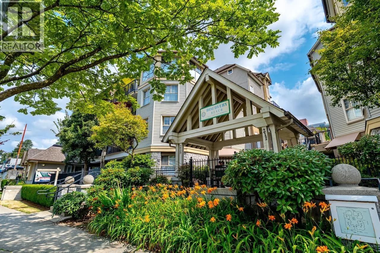 Discovery Reach, 215 Twelfth Street, New Westminster