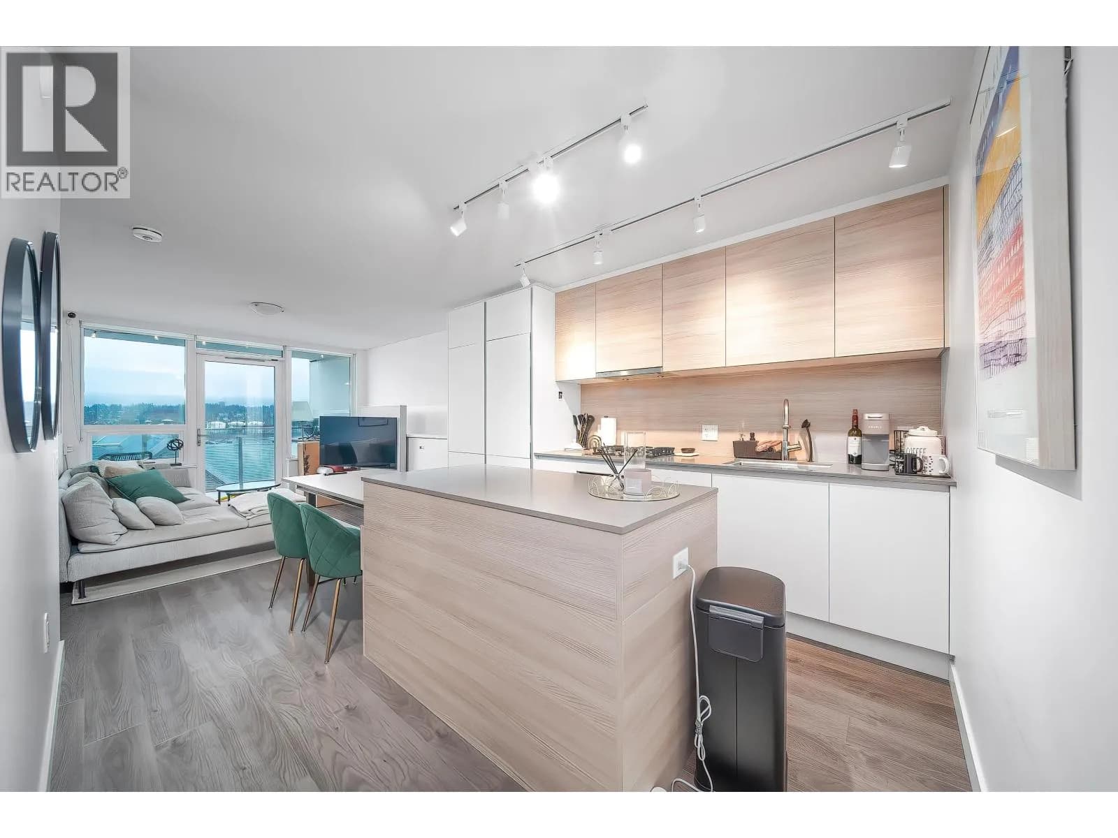 988 QUAYSIDE DRIVE, New Westminster