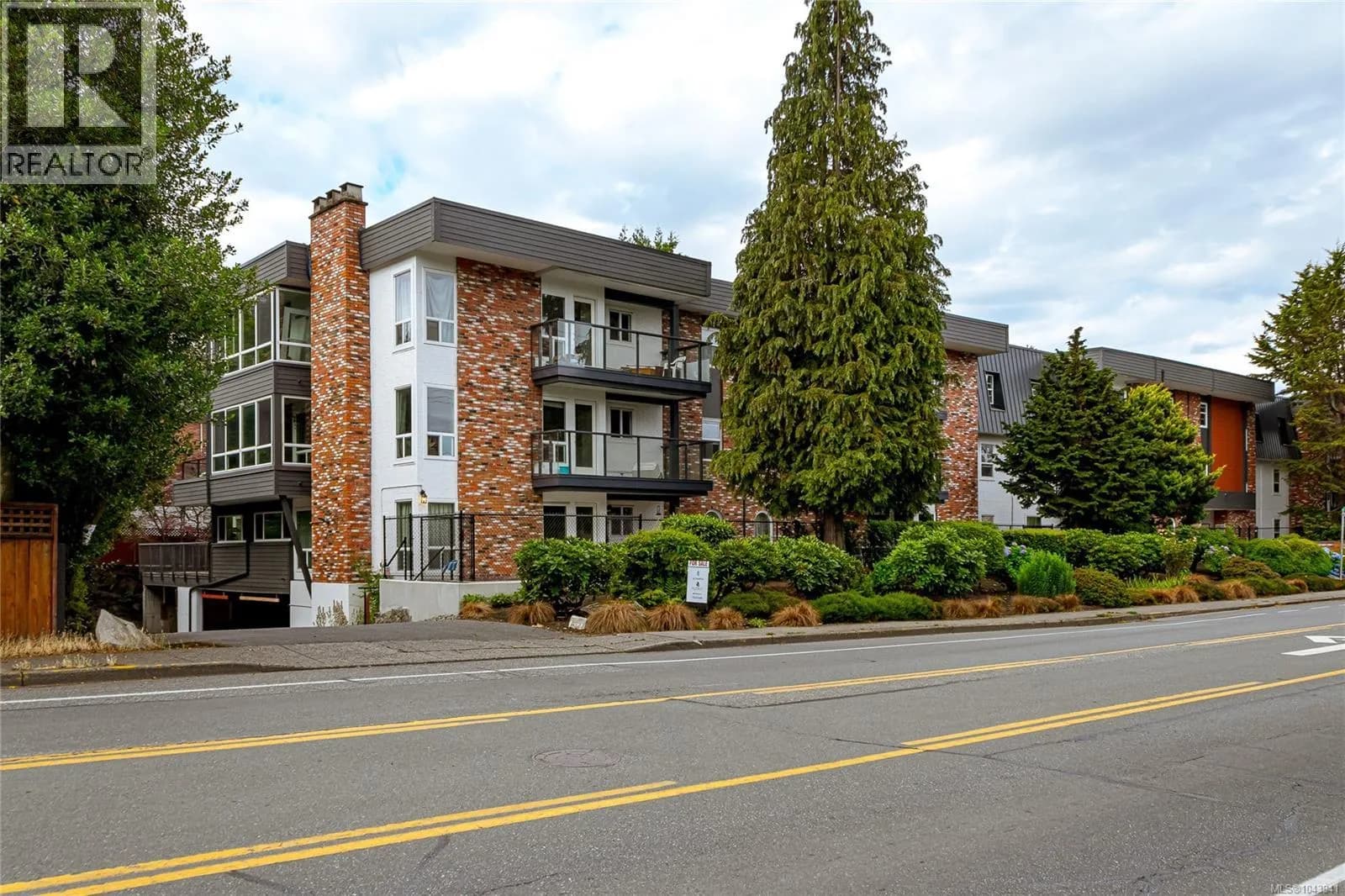 1725 Cedar Hill Cross Rd, Saanich