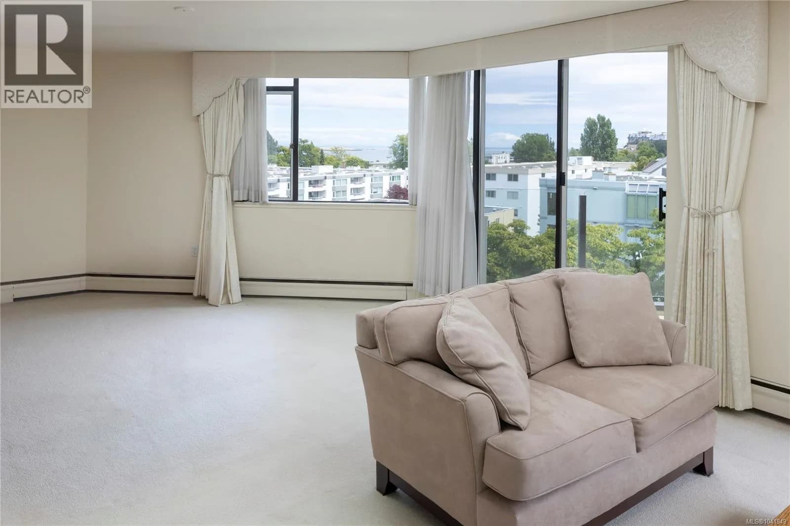 #603 1420 Beach Dr, Oak Bay, BC photo 3