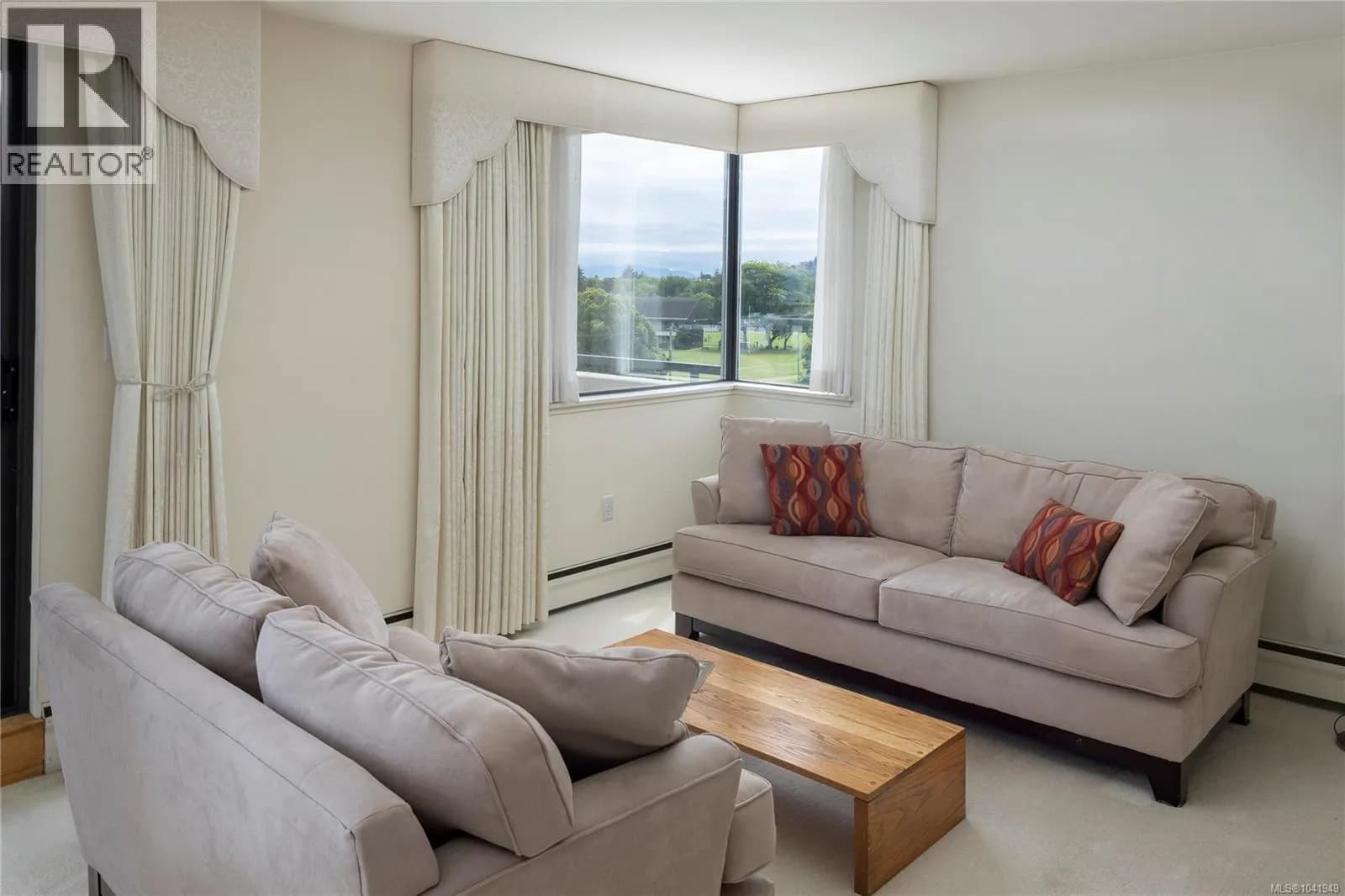 #603 1420 Beach Dr, Oak Bay, BC photo 4