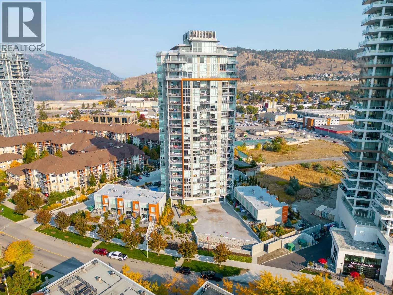 #405 1151 Sunset Drive, Kelowna, BC photo 2