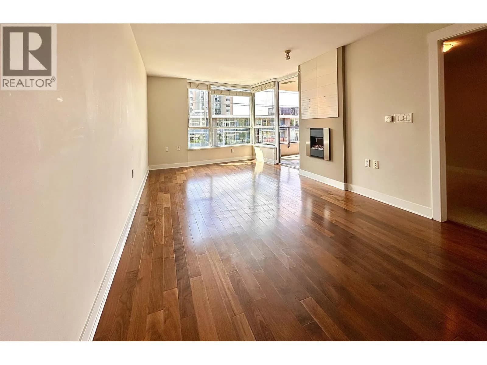 #503 160 W 3RD STREET, North Vancouver, BC photo 5