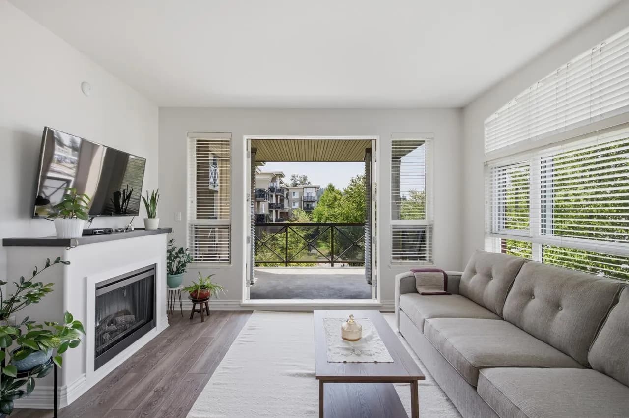 #319 2970 KING GEORGE BOULEVARD, Surrey, BC photo 3