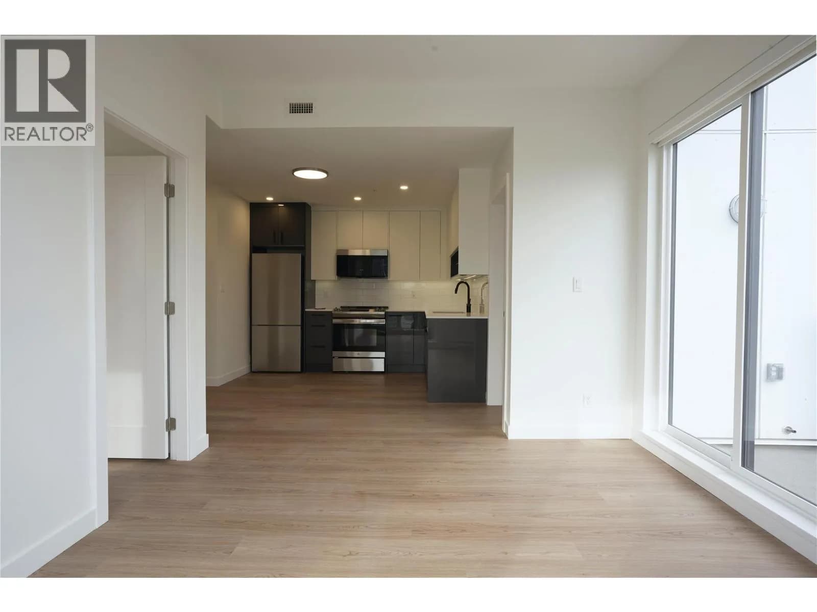 #418 1380 Pridham Avenue, Kelowna, BC photo 3