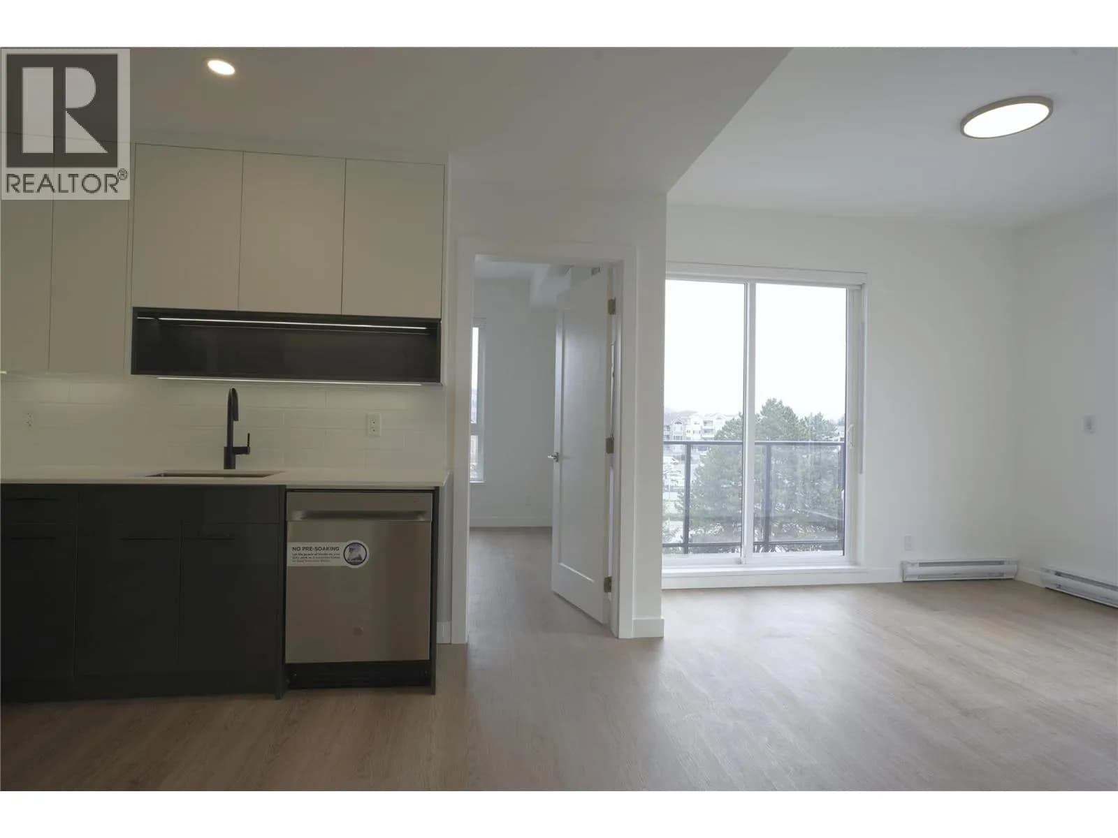#418 1380 Pridham Avenue, Kelowna, BC photo 4