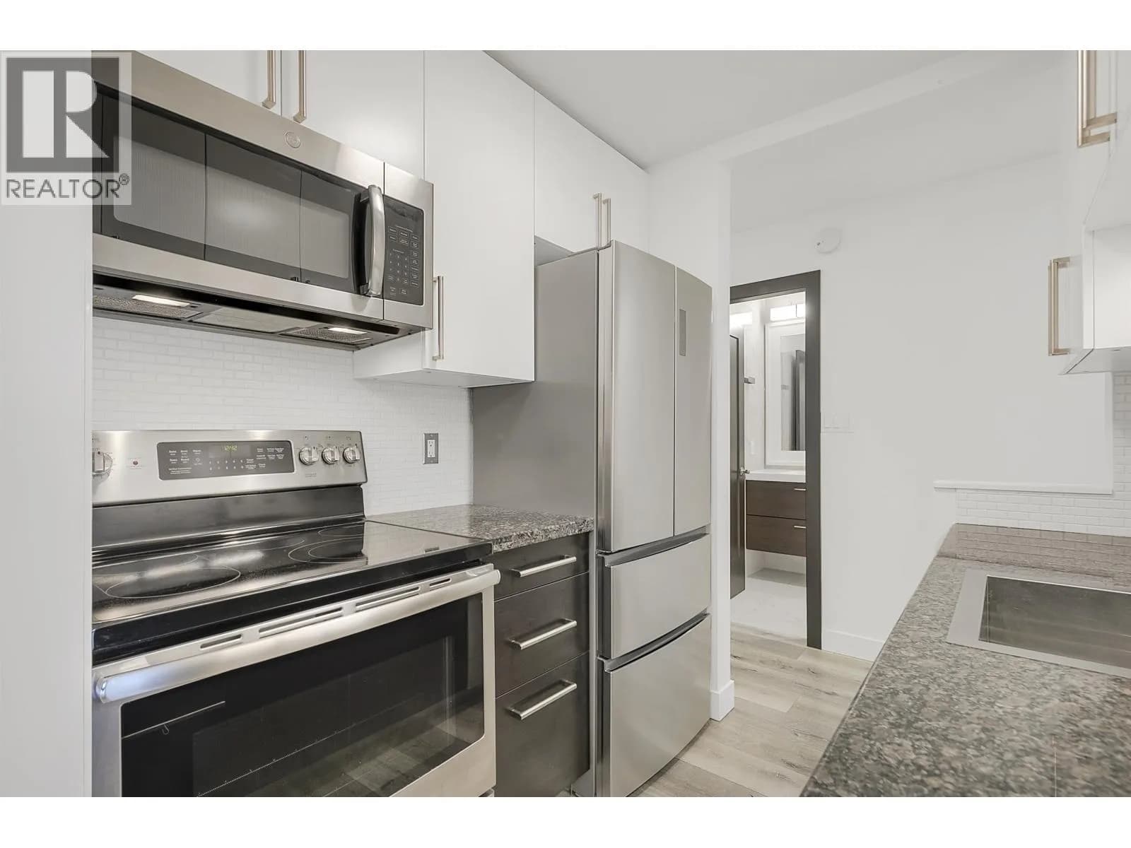 #302 170 E 3RD STREET, North Vancouver, BC photo 1