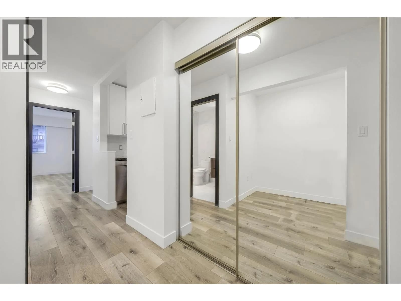 #302 170 E 3RD STREET, North Vancouver, BC photo 3