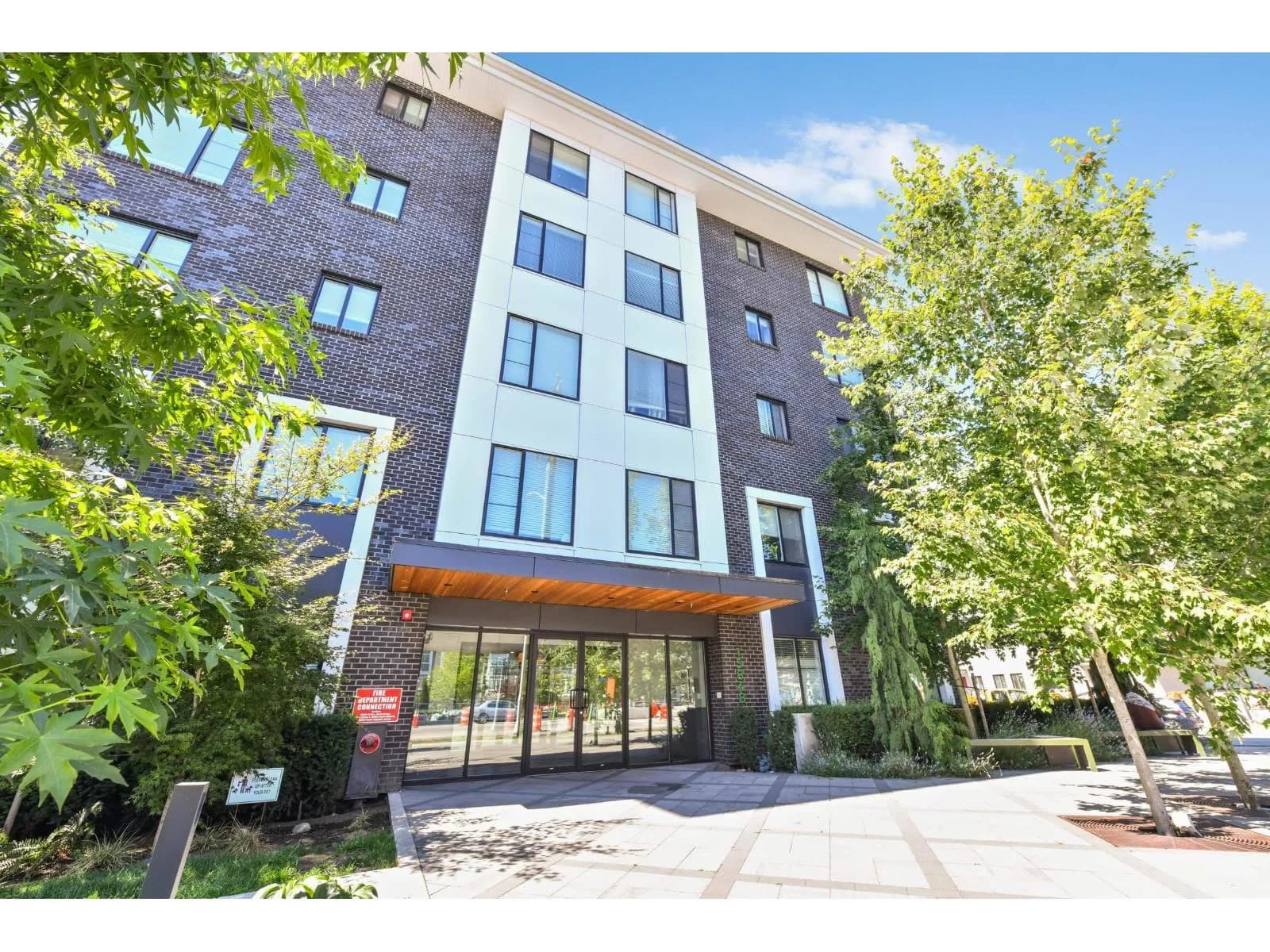 15848 FRASER HIGHWAY, Surrey