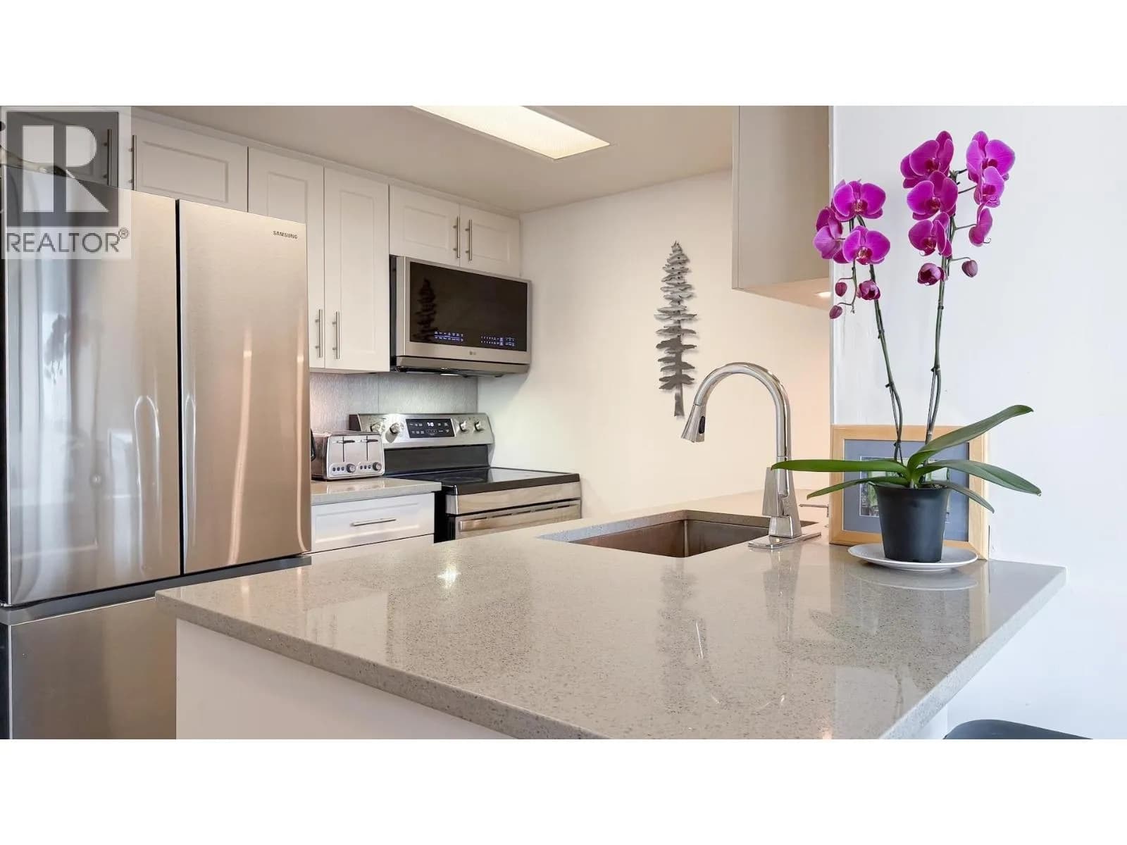 #807 838 AGNES STREET, New Westminster, BC photo 5