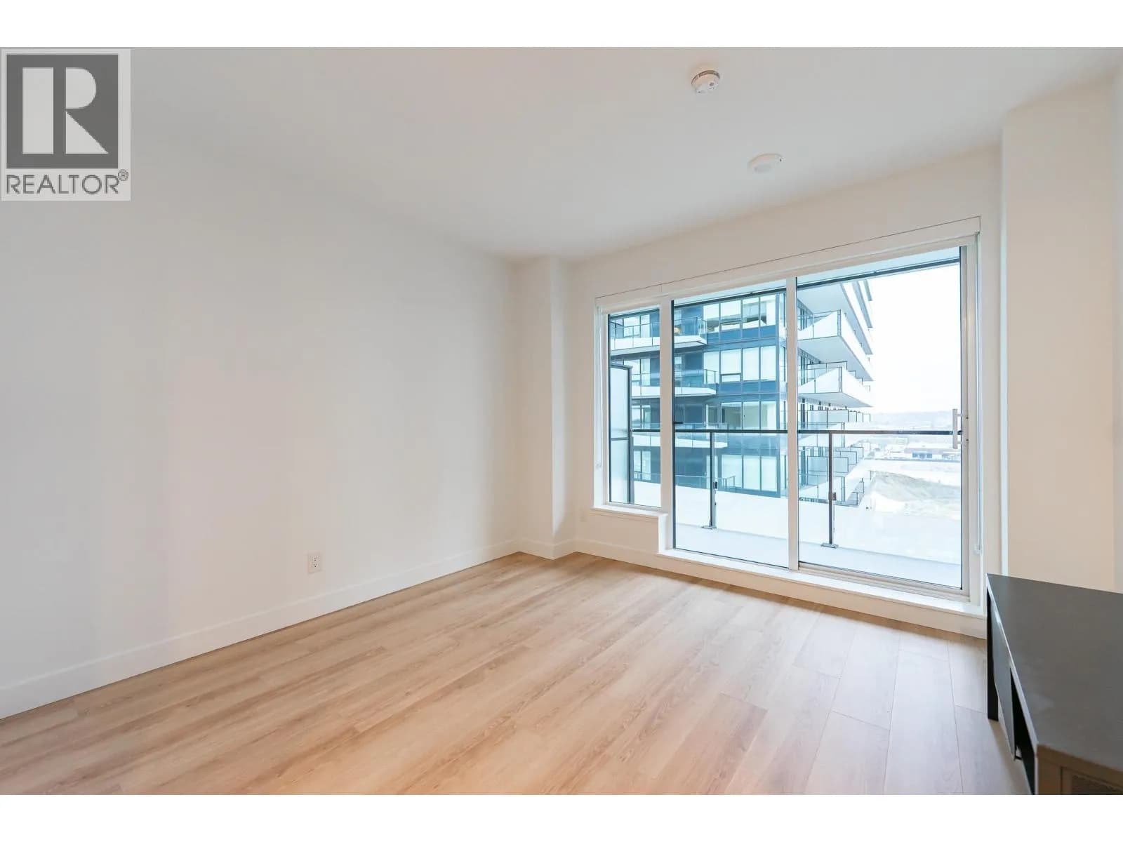 #902 7977 LANSDOWNE ROAD, Richmond, BC photo 2