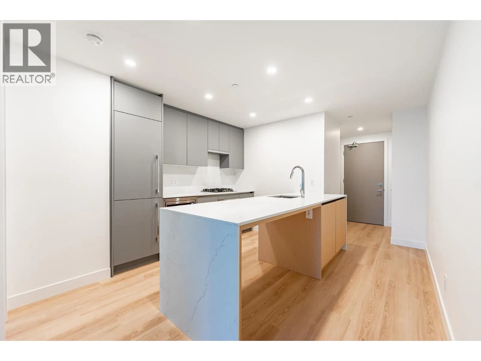 #902 7977 LANSDOWNE ROAD, Richmond, BC photo 3