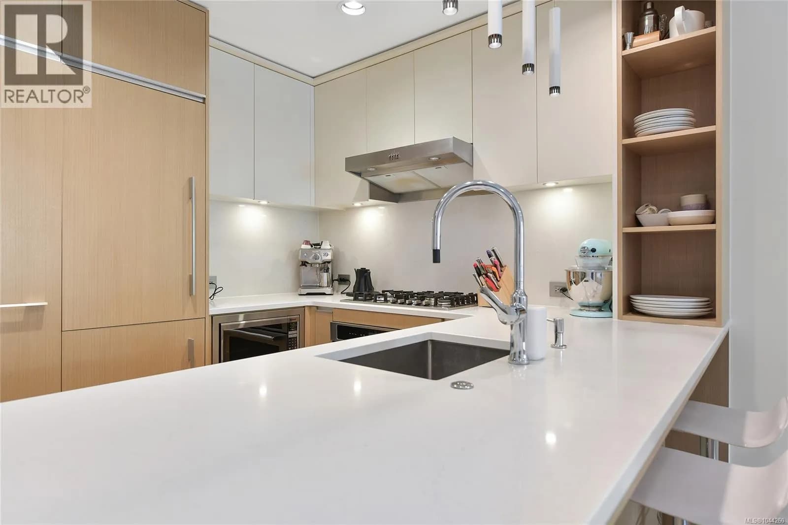 #211 1033 Cook St, Victoria, BC photo 5