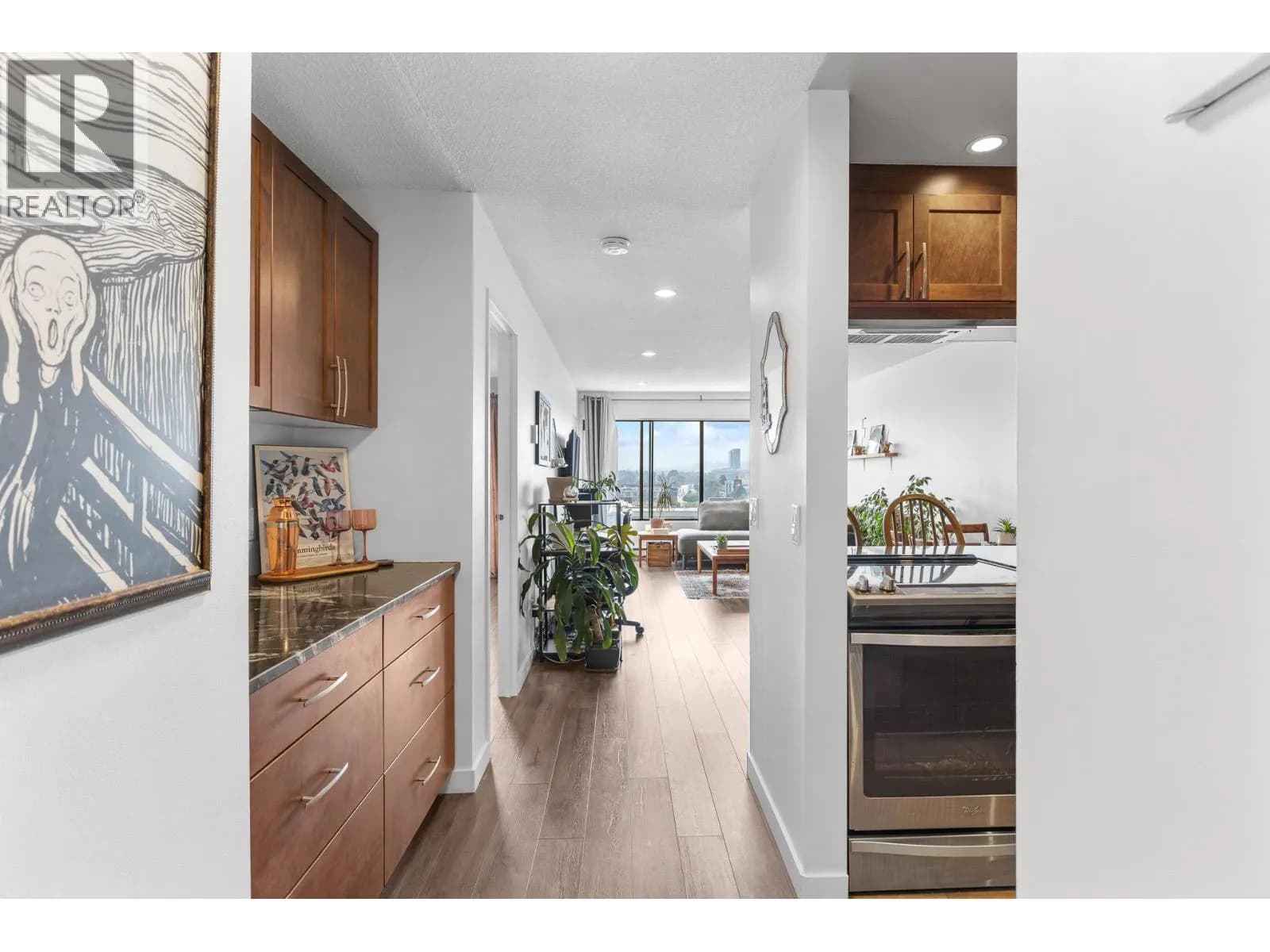 #1205 737 Leon Avenue, Kelowna, BC photo 4