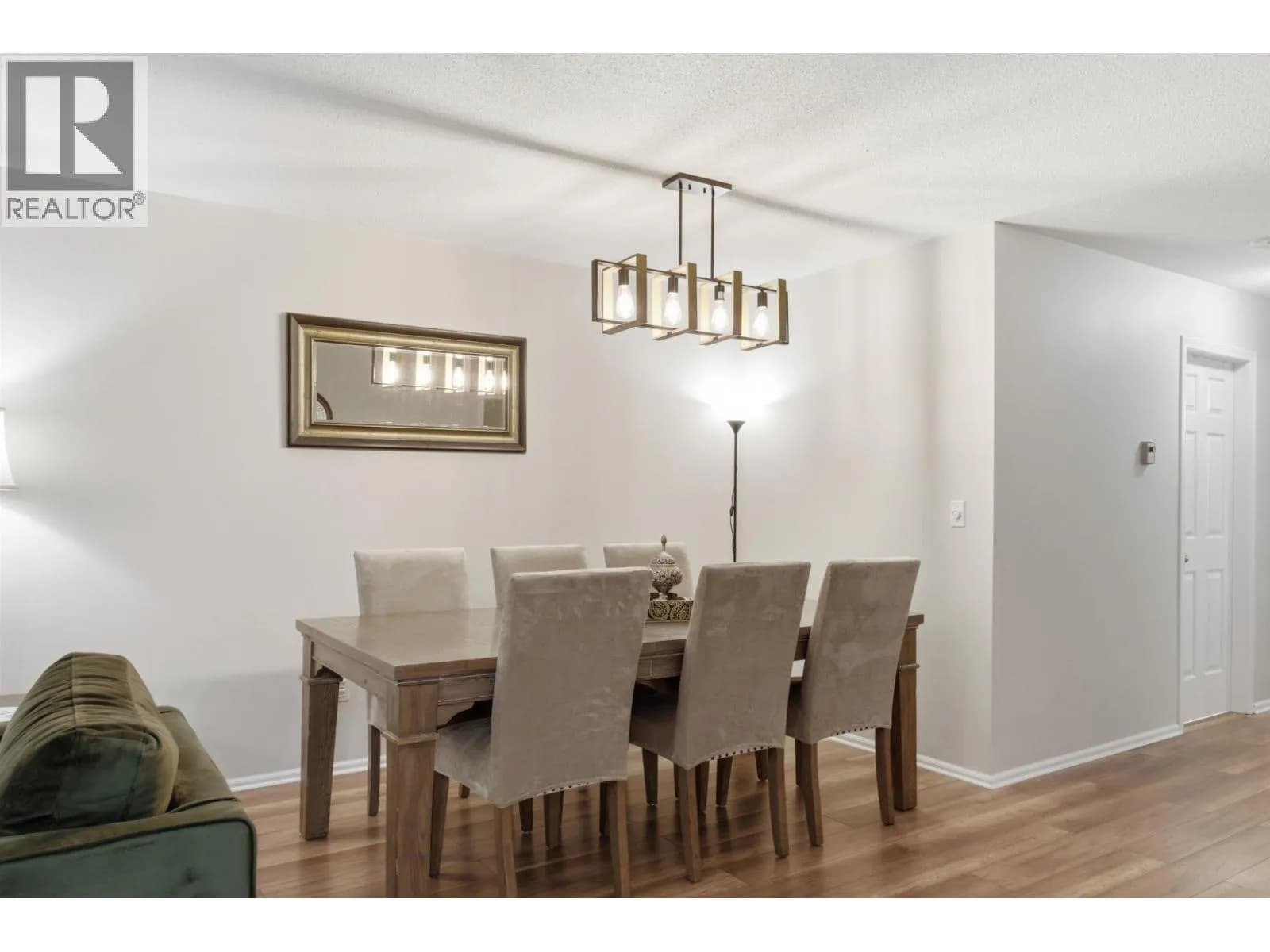 #303 106 W KINGS ROAD, North Vancouver, BC photo 4