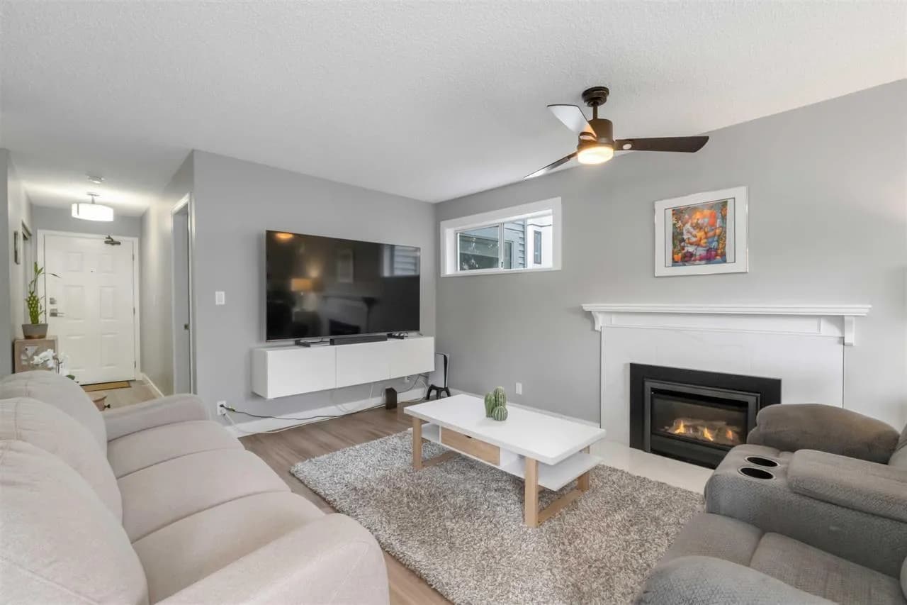 #205 1473 BLACKWOOD STREET, White Rock, BC photo 2