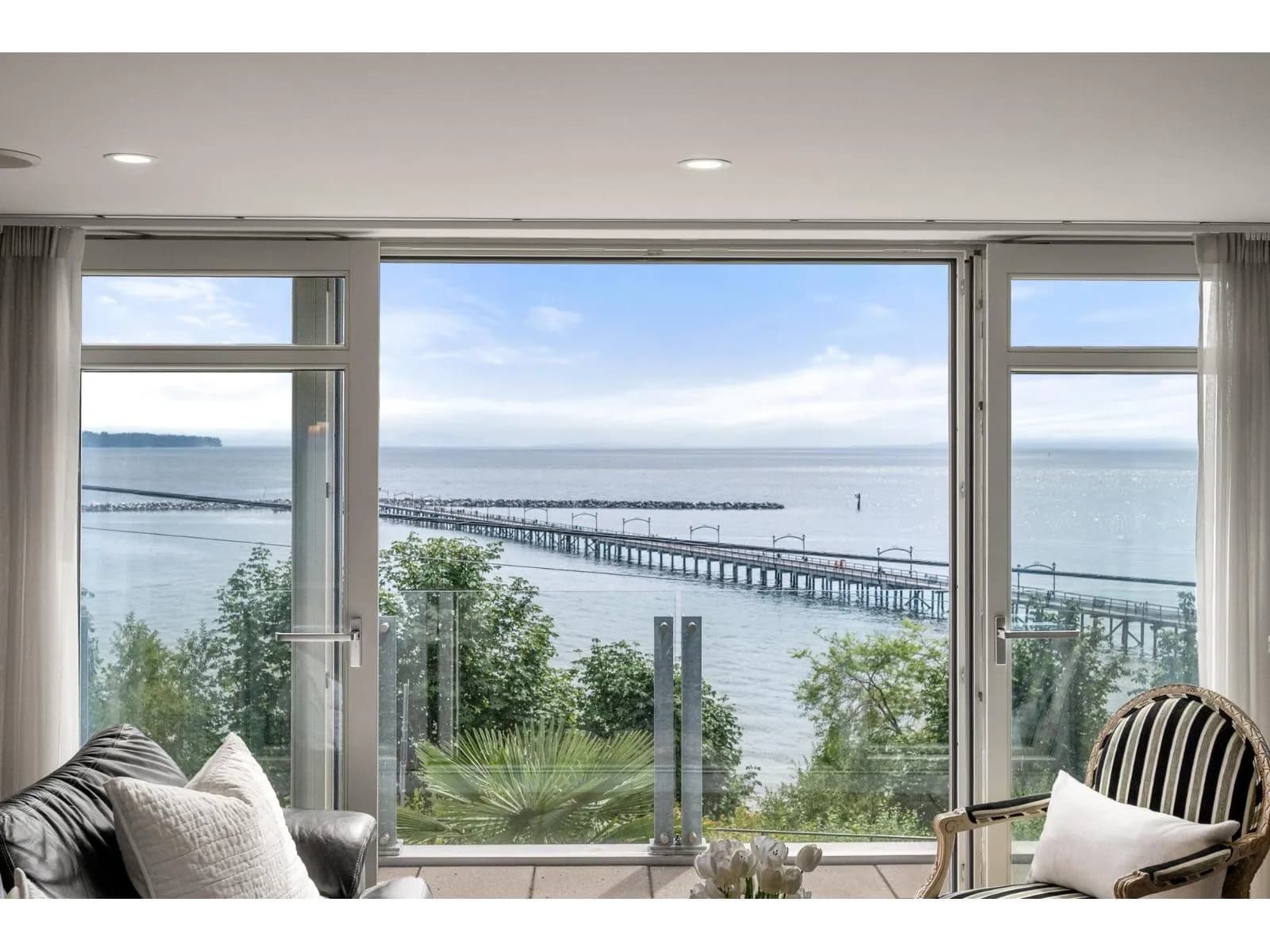 15097 MARINE DRIVE, White Rock
