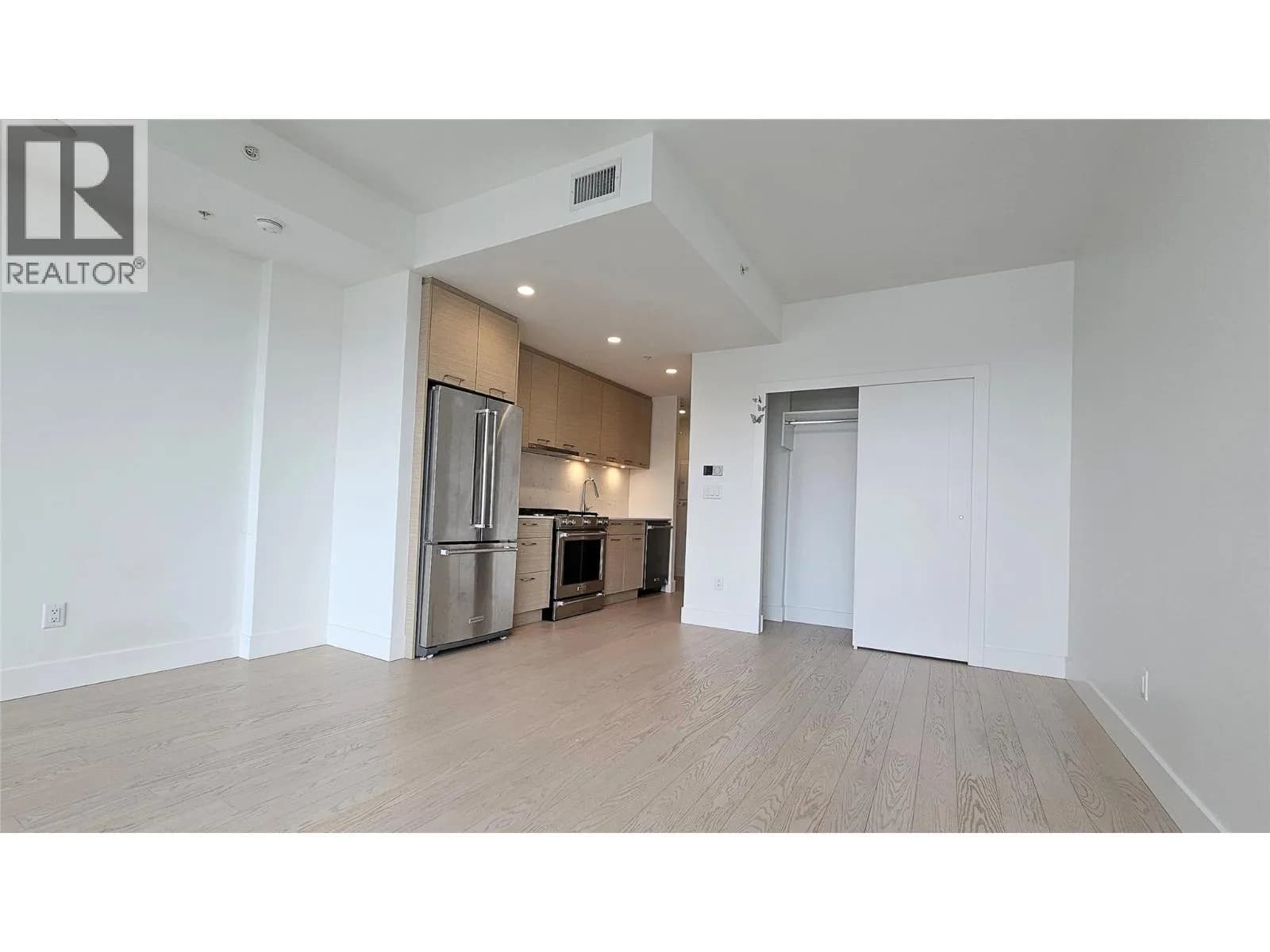 #609 1191 Sunset Drive, Kelowna, BC photo 5