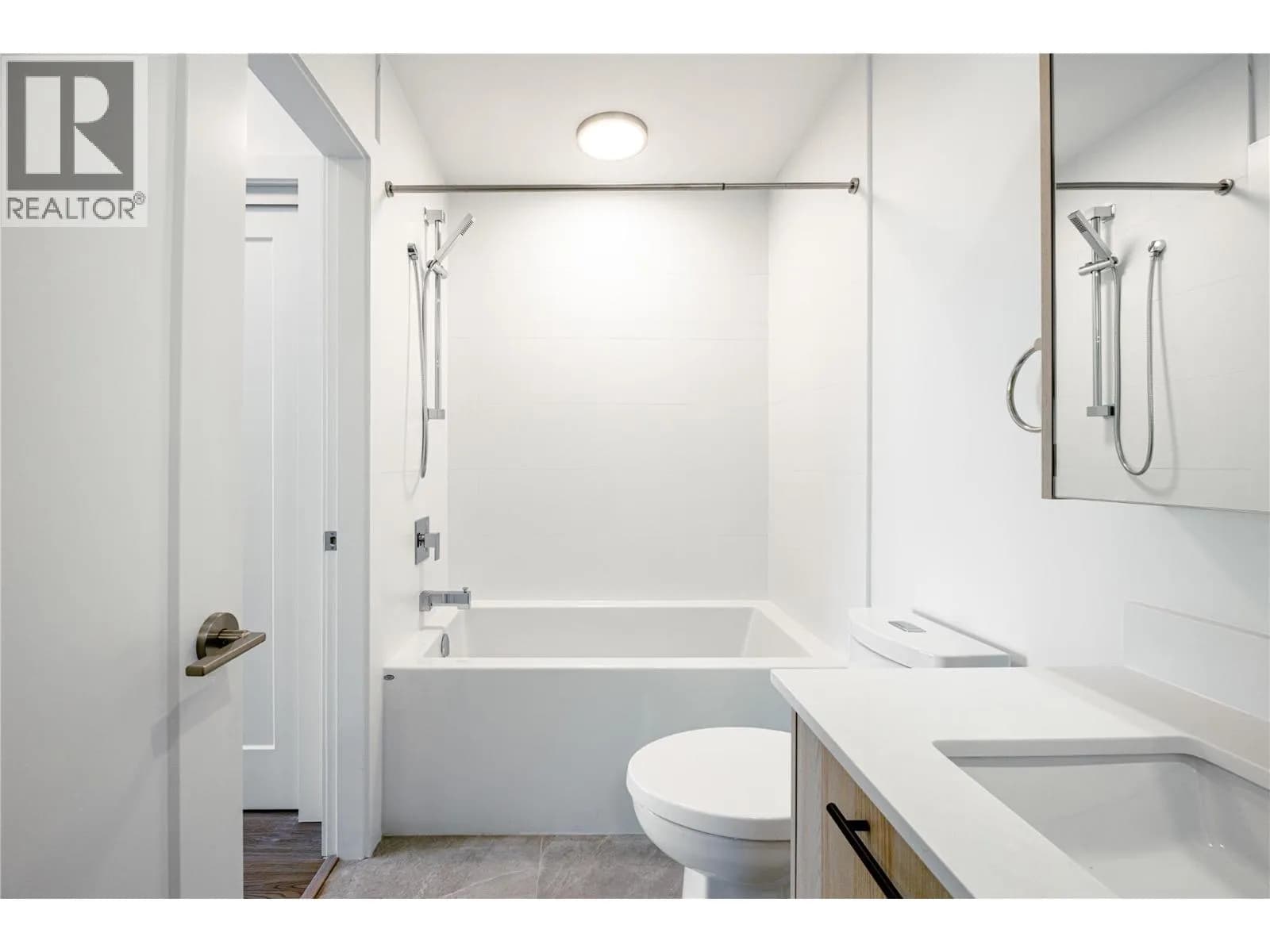 #314 1380 Pridham Avenue, Kelowna, BC photo 5