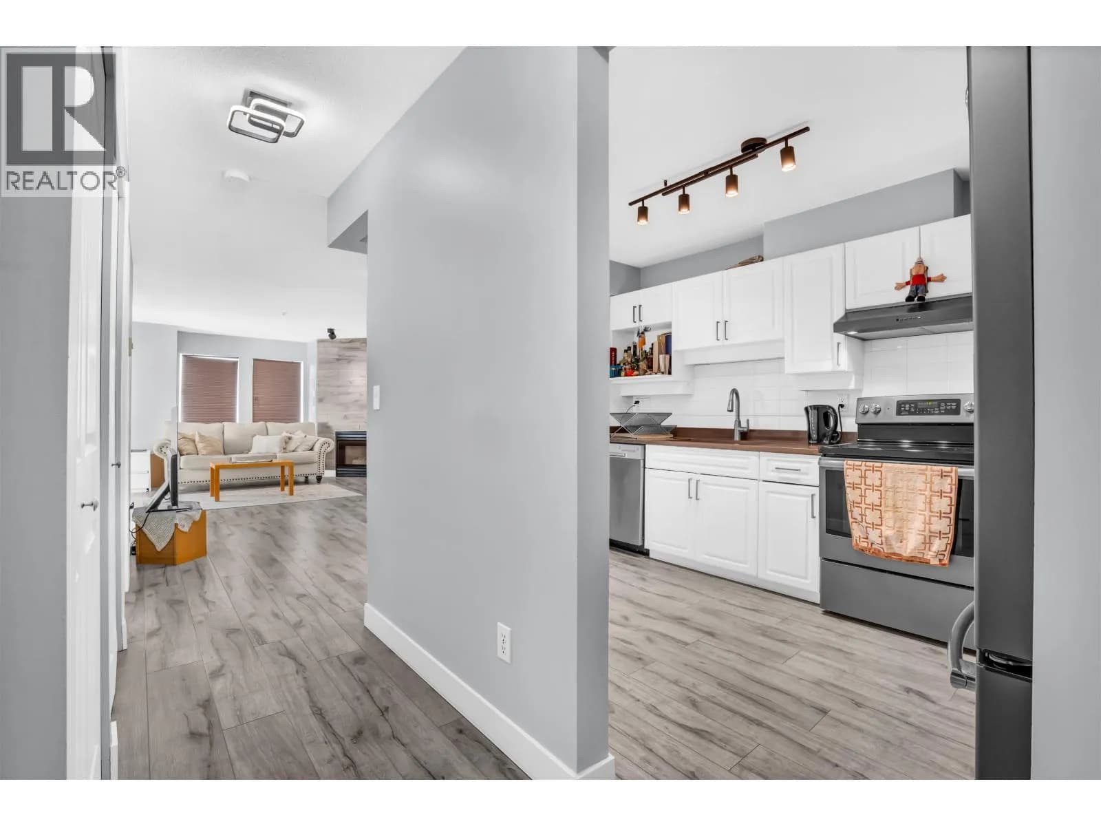 #301 1655 GRANT AVENUE, Port Coquitlam, BC photo 5
