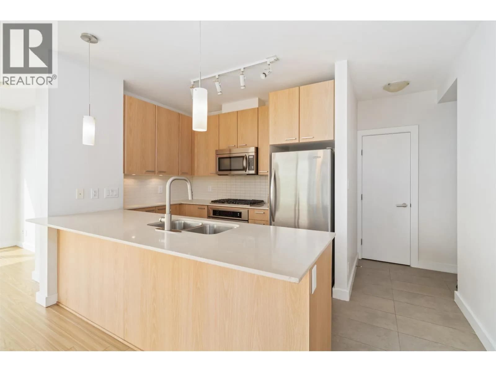#1205 2955 ATLANTIC AVENUE, Coquitlam, BC photo 3