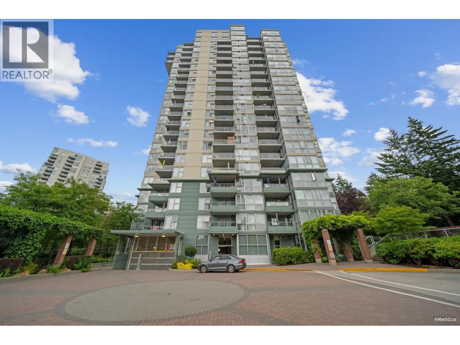 295 GUILDFORD WAY, Port Moody