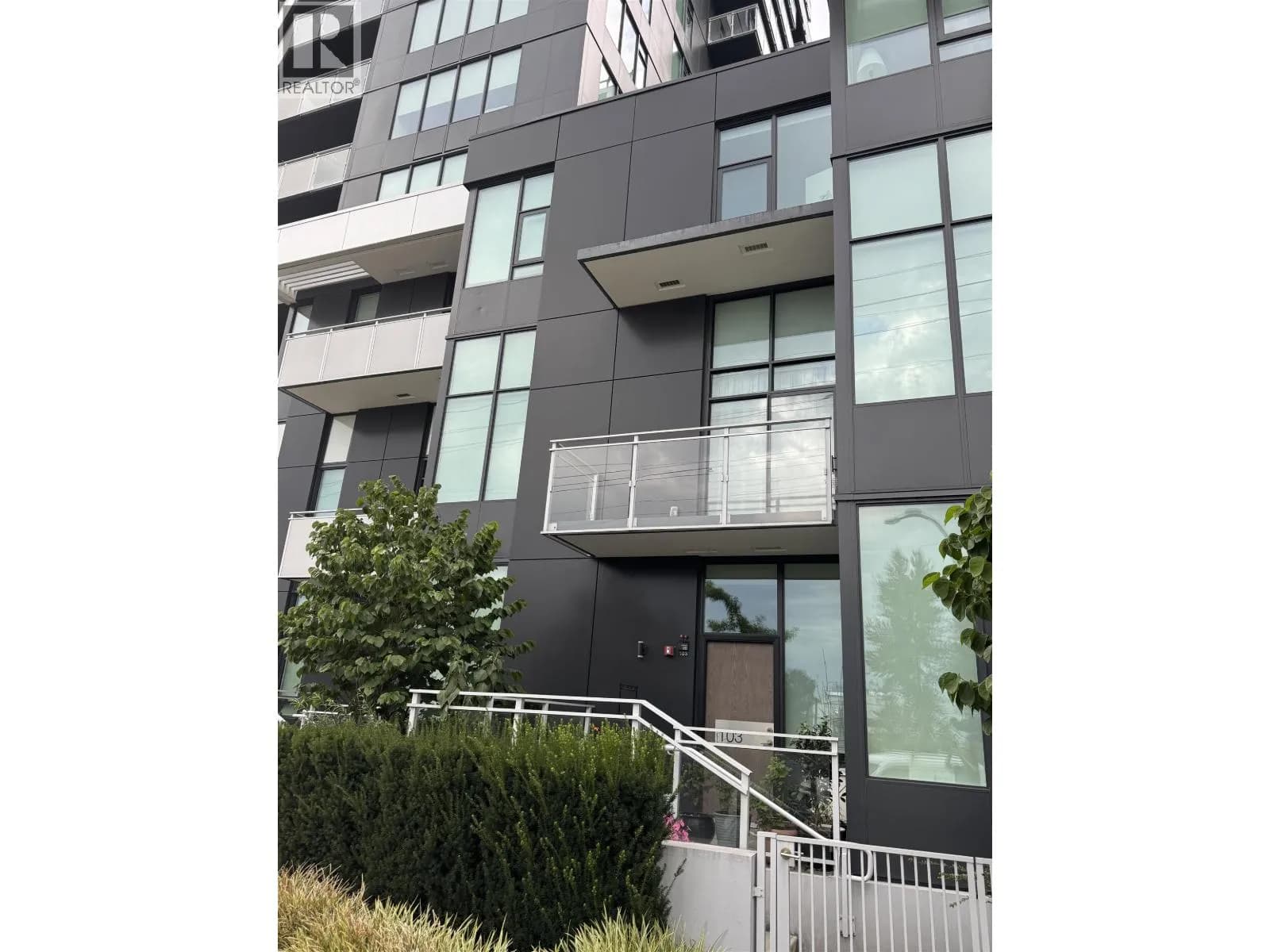 #103 4433 ALASKA STREET, Burnaby, BC photo 2